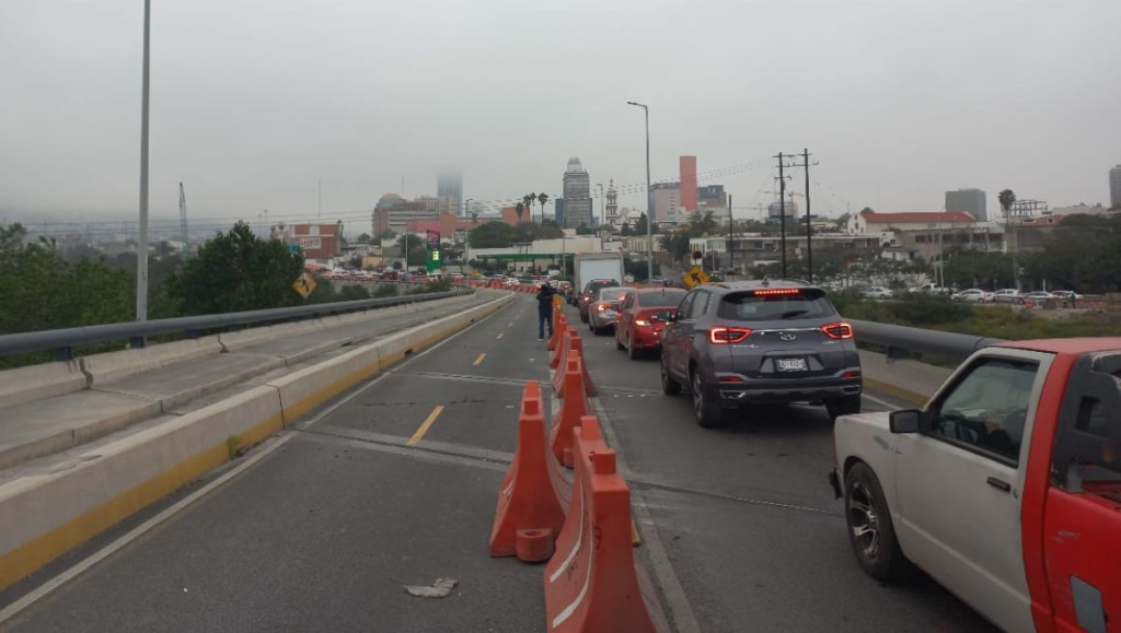 El Caos Vial Sigue Creciendo En Monterrey. El Tráfico En Nuevo León Alcanzó Al Gobernador, Quien Reaccionó Con Enojo En Plena Obra Del Metro.