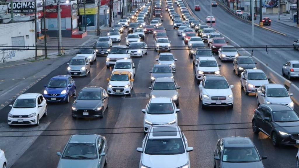 Autoridades Culpan a Los Padres De Familia Por El Tráfico Escolar En Nuevo León, Pero El Transporte Público Sigue Siendo Inseguro E Ineficiente.
