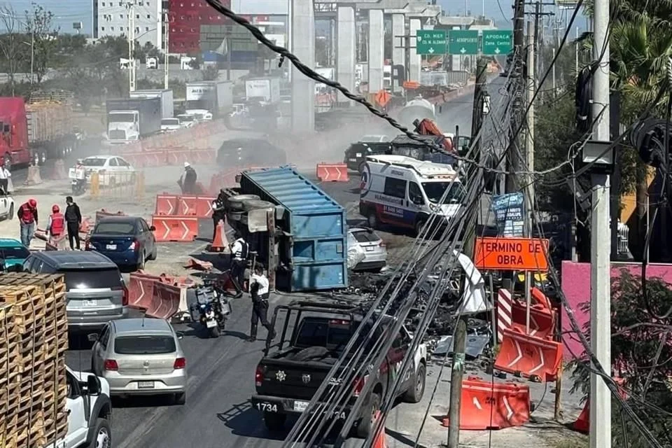Image - La Sultana Informa El Choque En Miguel Alemán Reflejó La Pésima Movilidad De Samuel. Las Obras De La Línea 6 Provocan Más Tráfico Por Línea 6 Y Caos Vial En Nuevo León.