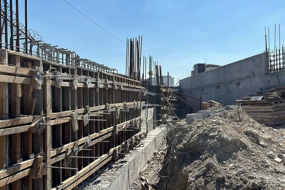 Image - La Sultana Informa Samuel Invade Espacios Públicos Con Obras De La Línea 1 Del Metro, Destruyendo árboles Y áreas Verdes En San Bernabé Y Mostrando Su Desinterés Ambiental.
