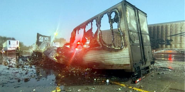 - La Sultana Informa Incendio-de-tráiler-en-escobedo-centro-de-distribución-bomberos-nuevo-león-saldo-blanco - La Sultana Informa