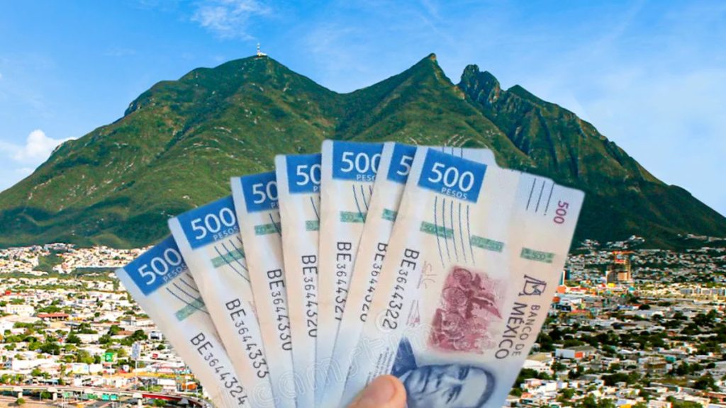 El Cerro De La Silla De Monterrey Tras Un Fajo De Billetes 