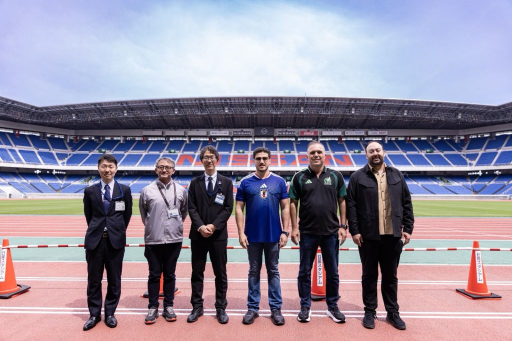 Samuel García Visita Estadios En Su Gira Por Japón