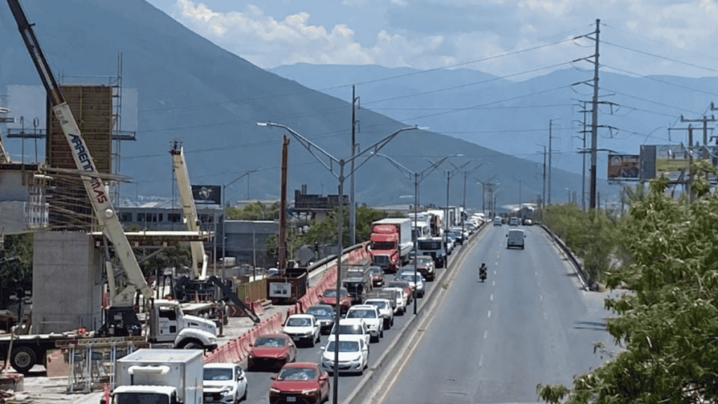 Tráfico Regular En La Vialidad En Apodaca - La Sultana Informa