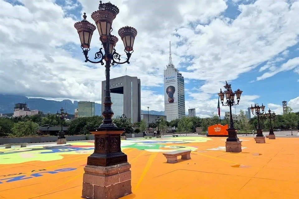 Image - La Sultana Informa Propaganda Naranja Mancha La Imagen Urbana En La Macroplaza - La Sultana Informa