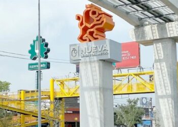 Columna Falsa En Madero Tiene Un Tótem De Publicidad Naranja - La Sultana Informa