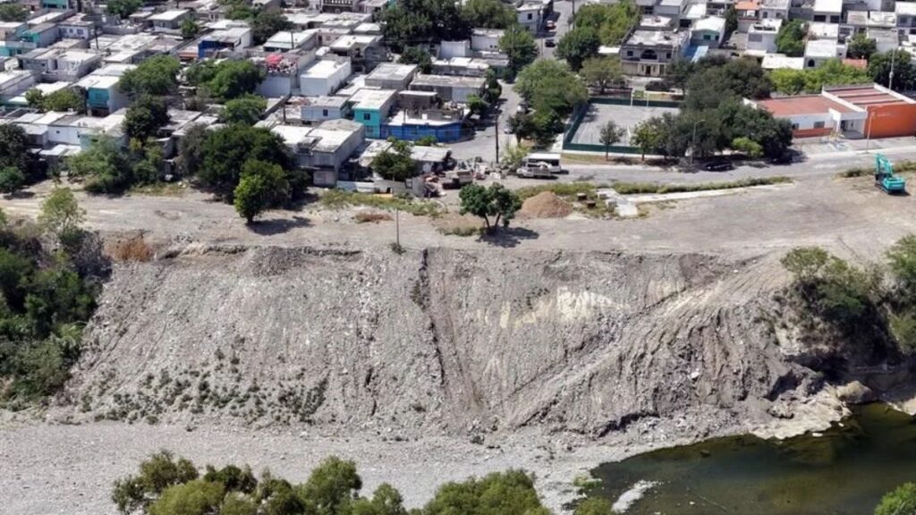 El-estado-escondio-basura-en-el-rio-santa-catarina - La Sultana Informa Escombro En El Río Santa Catarina - La Sultana Informa