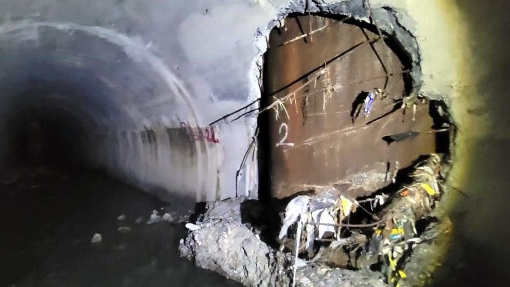 Pilote Obstruye Drenaje Pluvial Bajo El  Metro Naranja  - La Sultana Informa